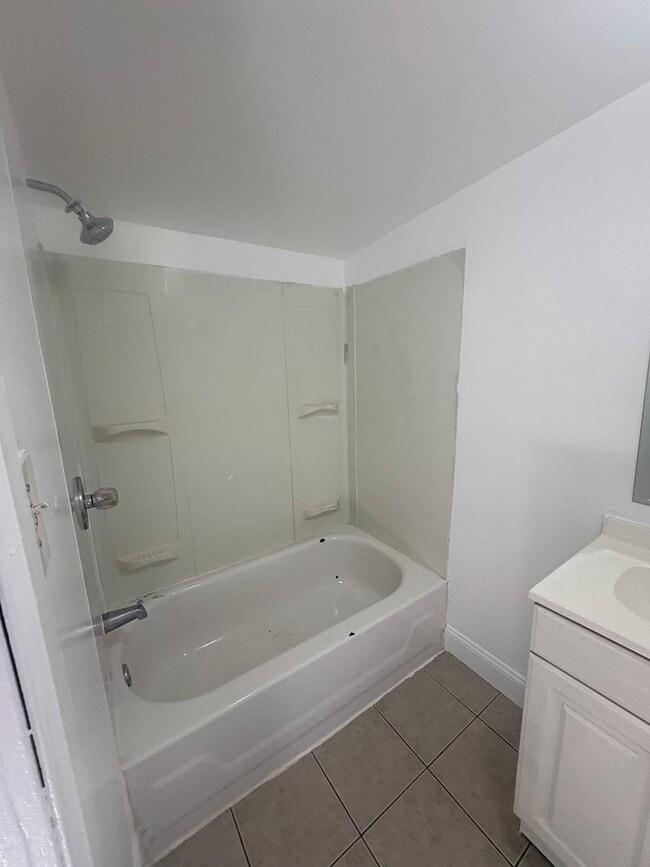 Photo - 3rd Floor 1 Bedroom Apartment-York City SD