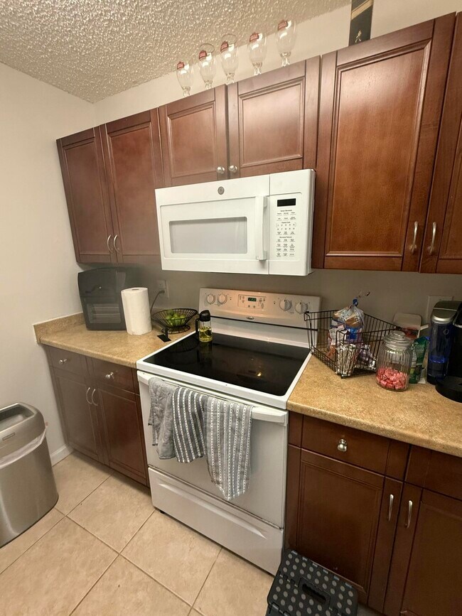 Photo - 915 Meadows Cir