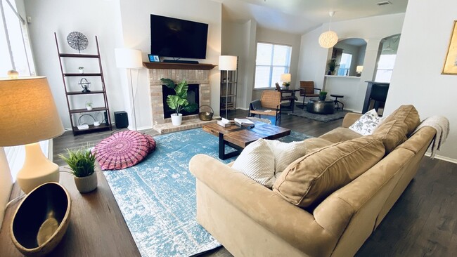 Living room - 1618 Cora Marie Dr House