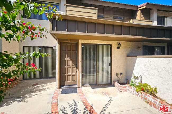 Photo - 5800 Owensmouth Ave Unit 13