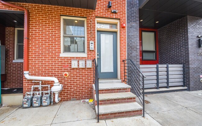 Photo - 2132 E Sergeant St Unit 1