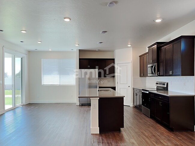 Photo - 1317 N Barkvine Ave