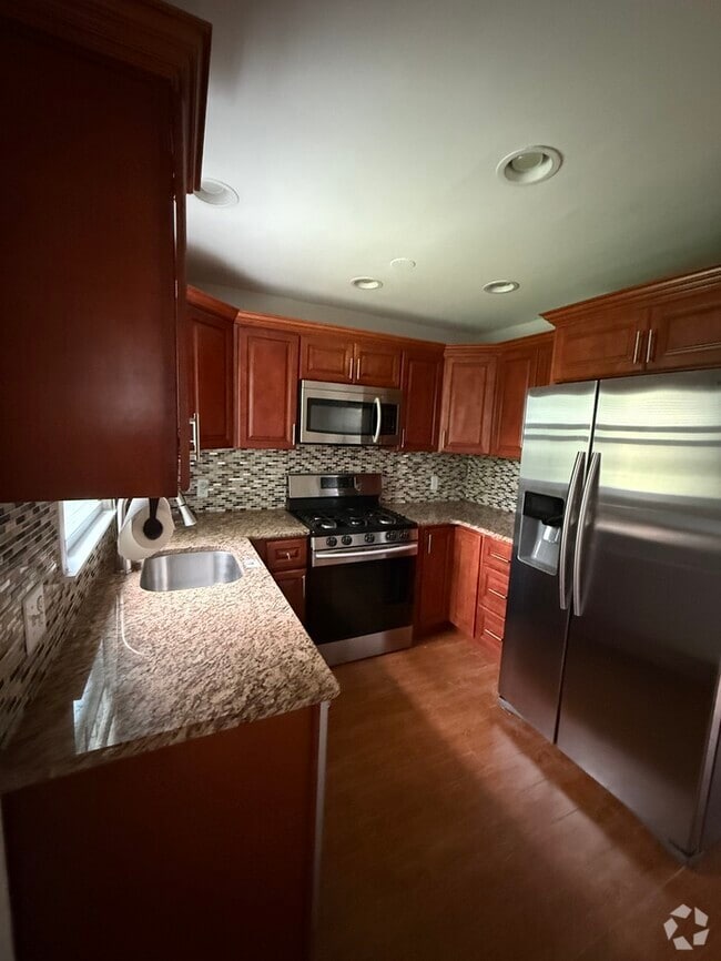Building Photo - 1655 Edward Ter Rental