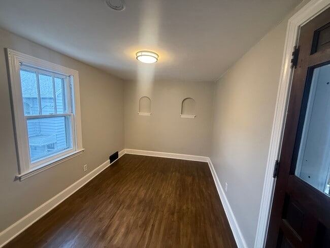 Photo - 34 Sunset St Unit Upper