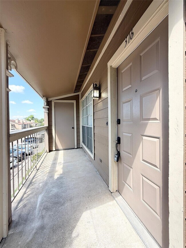 Photo - 1860 White Oak Dr Unit 376