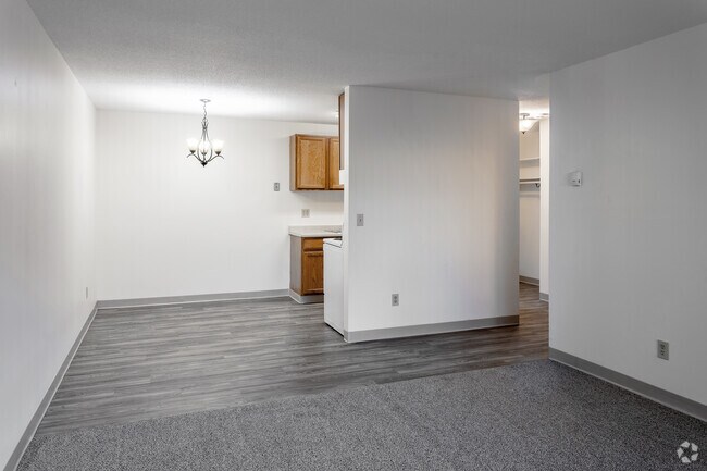 1BR, 1BA - 636SF - Living Room - The Provinces