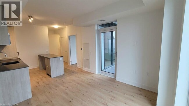 Photo - 2088 James St Unit 802