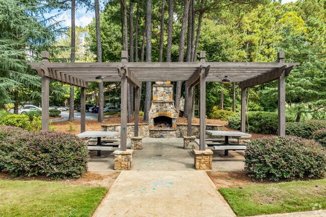 Pozo de fuego - East Perimeter Pointe Apartments