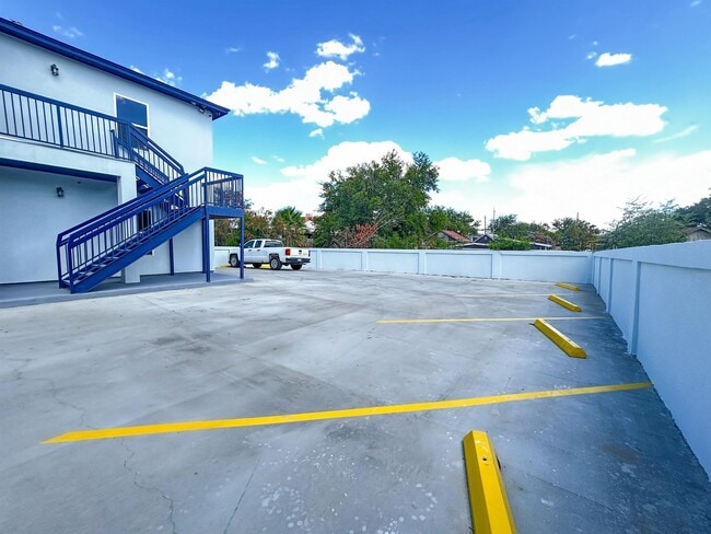 Photo - 615 E Lane St Unit 1