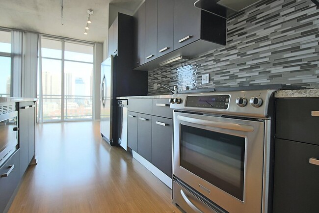 Photo - 156 W Roosevelt Rd