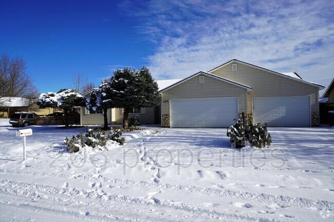 Building Photo - 452 S Jolinda Ave Rental