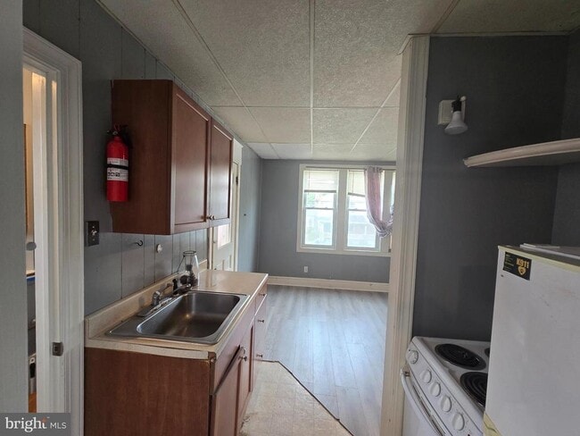 Photo - 105 W 24th St