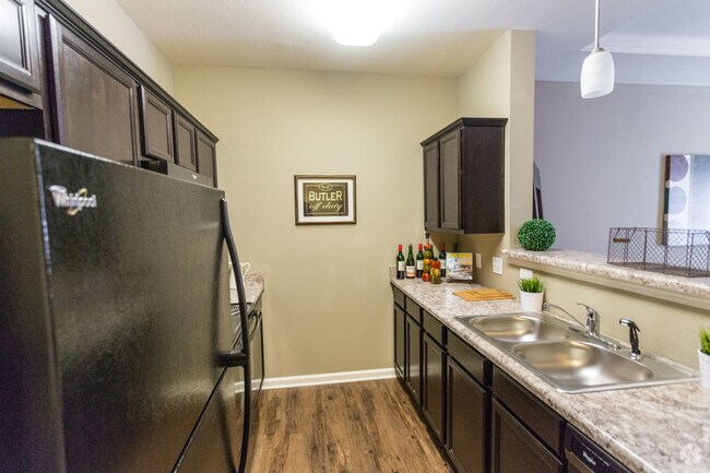 1BR, 1BA - Aspen - 828 SF - Kitchen - Reserve at Oakleigh