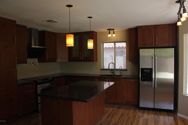 Photo - 1221 W Chicago St