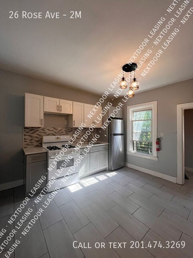 Building Photo - 26 Rose Ave Unit 2M