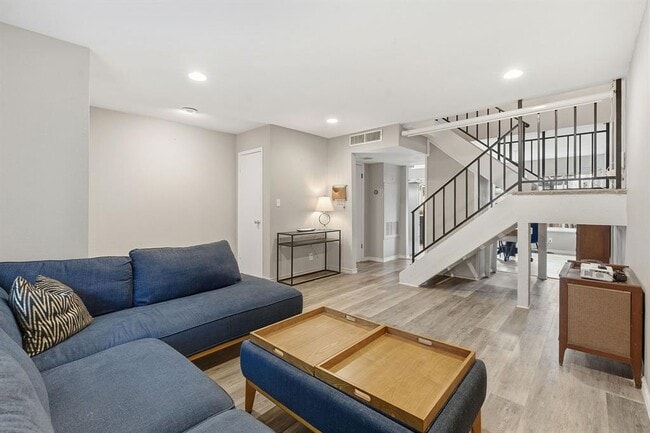 Photo - 905 Silver Quail Ln