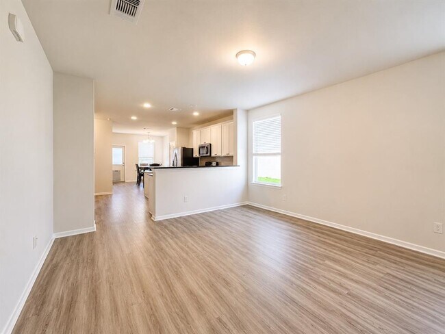 Photo - 220 Pepperbark Loop