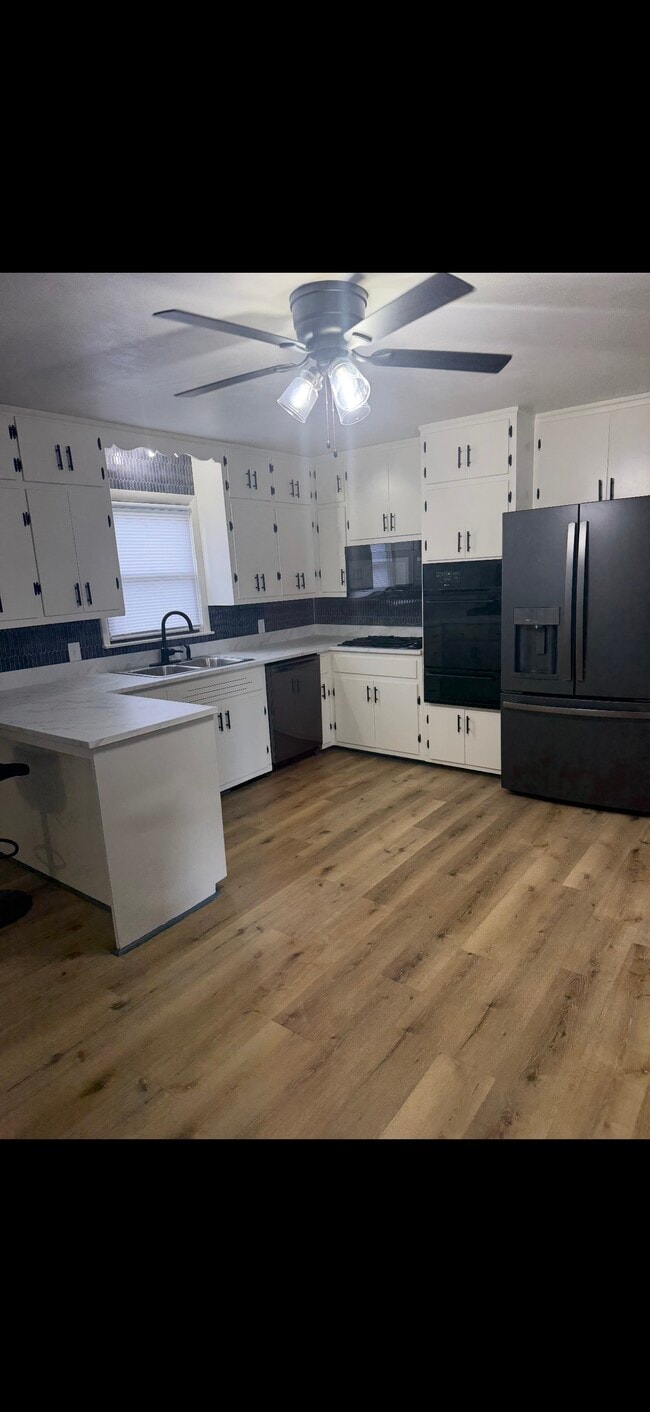 Building Photo - 1701 W 1st St Rental