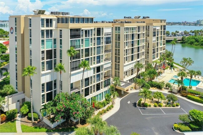 7400 Sun Island Dr S Unidad 503
