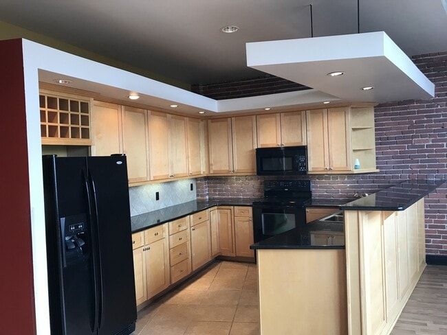 Photo - 431 W Walnut St