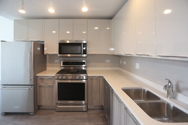 Photo - 932 W Dakin St Unit 102