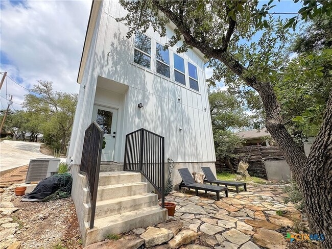 Building Photo - 1200 Willow Dr Rental
