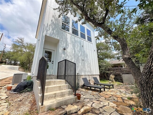 Building Photo - 1200 Willow Dr Rental