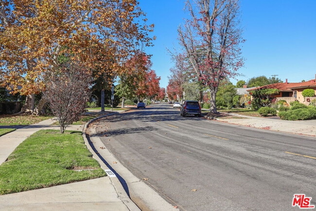 Photo - 5733 Radford Ave