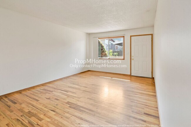 Photo - Urban Oasis in Mt. Tabor: Sunlit One-Bedroom End Unit! Unidad 50 SE 73rd Avenue