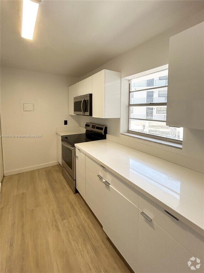 Building Photo - 888 NE 132nd St Unit 206 Rental