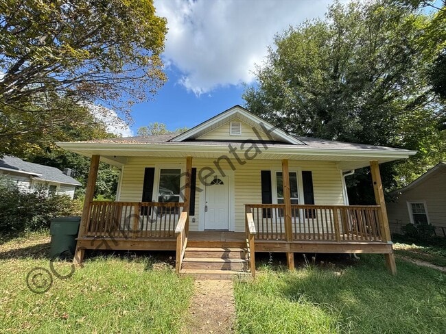 Building Photo - Nice updated home