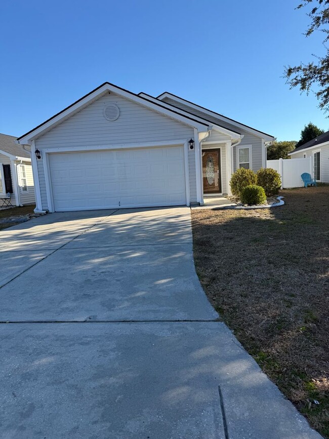 Lovely 3 bedroom 2 bath home located in th... - Lovely 3 bedroom 2 bath home located in th...