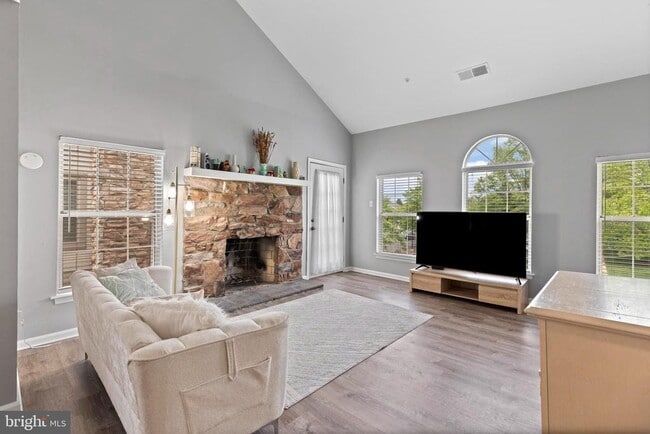 Photo - 206 Remington Ct