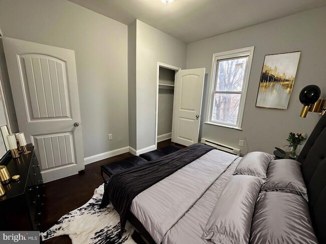 Photo - 1948 E Monmouth St