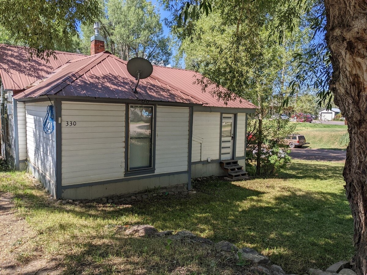 Cute One Bedroom Single Family Home in Oak Creek, CO - Cute One Bedroom Single Family Home in Oak Creek, CO