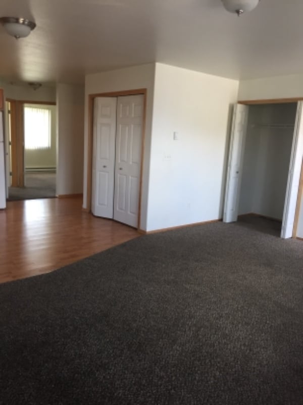 Photo - 105 E King St