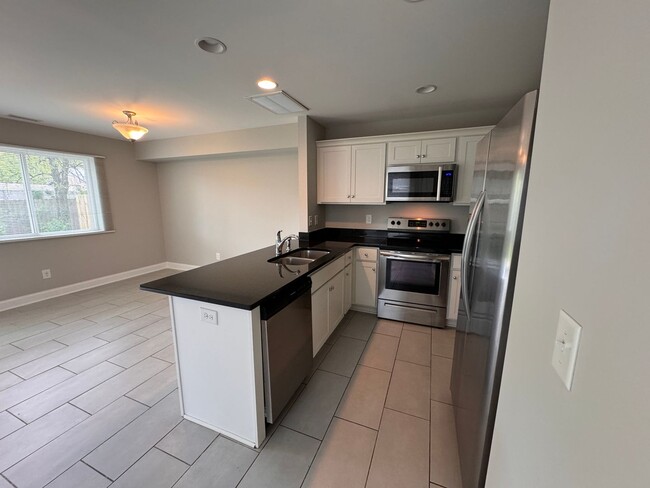 Photo - 3 Bedroom, 2.5 bath townhome in the heart of Columbia!