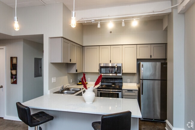 1BR, 1BA - 575 SF