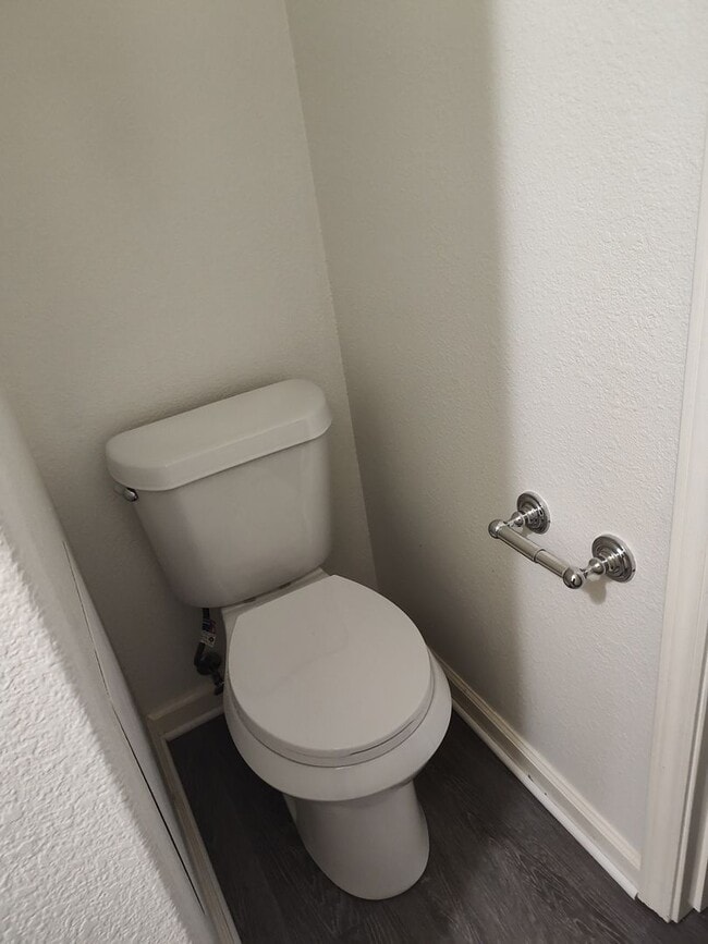 Photo - 134 E. Third Street Unidad Apartment F