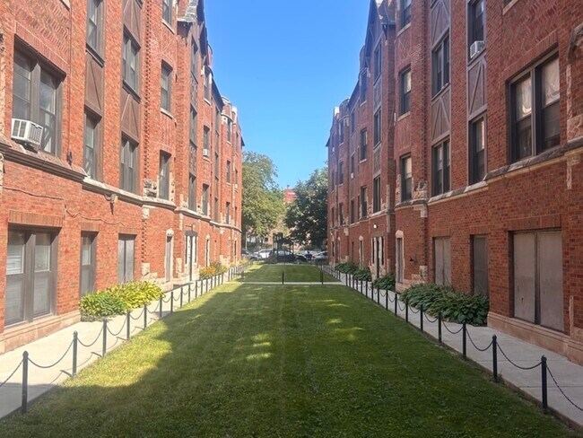 Photo - 5244.5 S Drexel Ave Unidad 3N