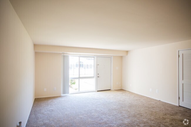 Tysons Glen Apartments and Townhomes