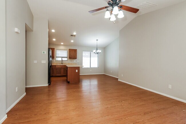 Photo - 410 E Daniella Dr