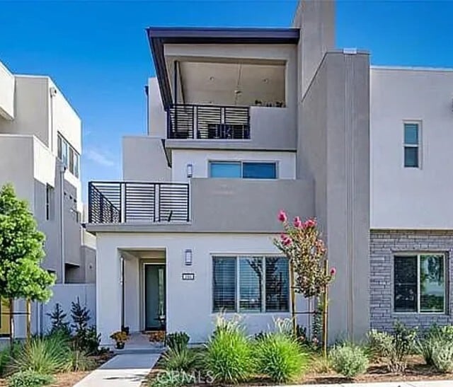 Building Photo - 144 Spectacle