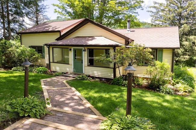 Building Photo - 272 Arbor Hill Rd