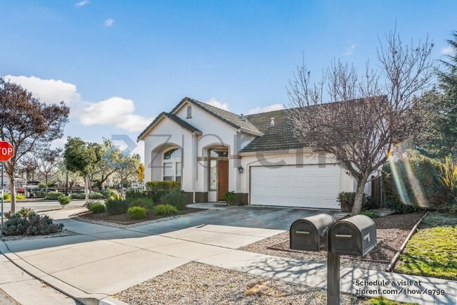 Photo - 1468 Bergerac Dr