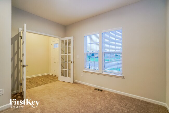 Photo - 717 Wallace Dr