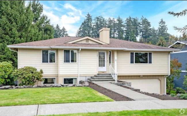 Building Photo - 7001 S Wapato St Rental