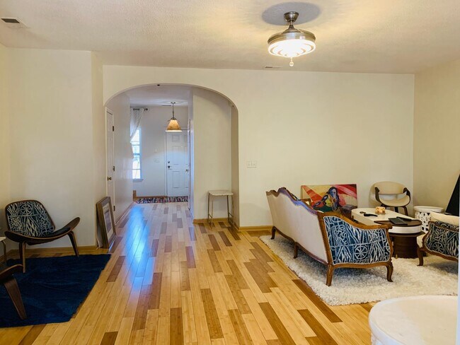 Photo - Beautiful 3 bedroom 2.5 bathroom townhome ...