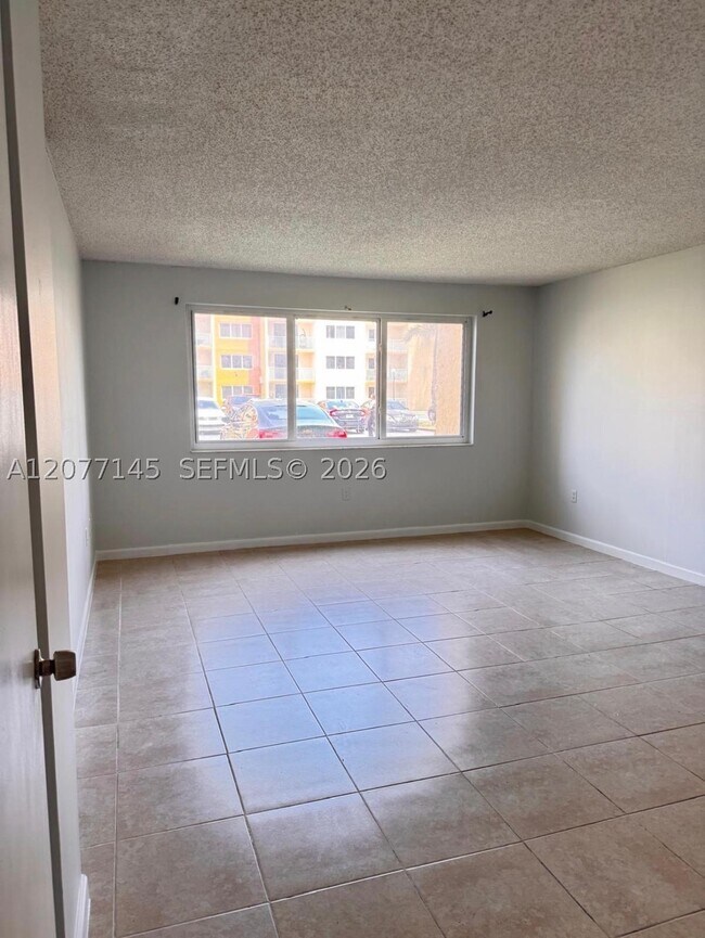 6960 Miami Gardens Dr Unidad 2-225
