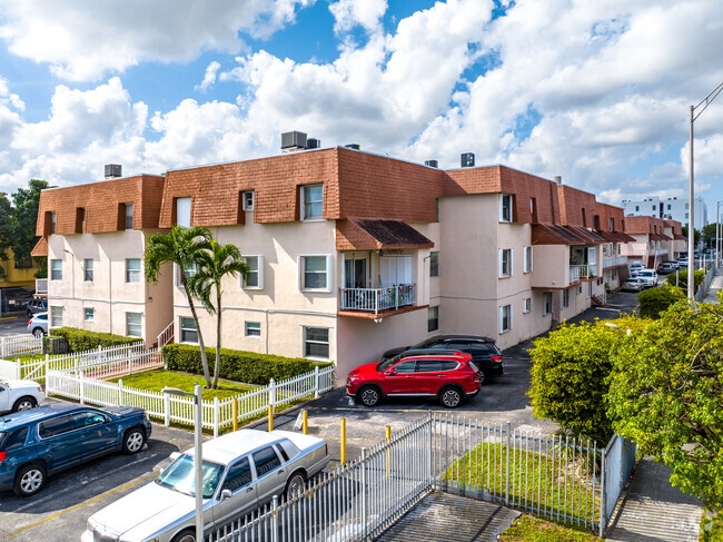 1590 W 46th St Hialeah, FL, 33012 - Mile Apartment Condos